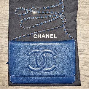 💙VINTAGE CHANEL💙 Blue Leather Wallet with silver chain crossbody